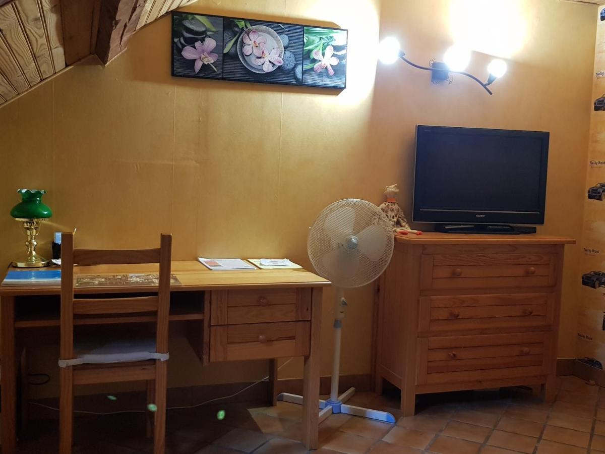 Au Grand Sapin Chambres Chez L'Habitant Henonville Экстерьер фото